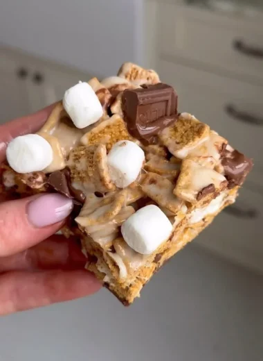 Golden Grahams S'mores Bars with chocolate and marshmallows