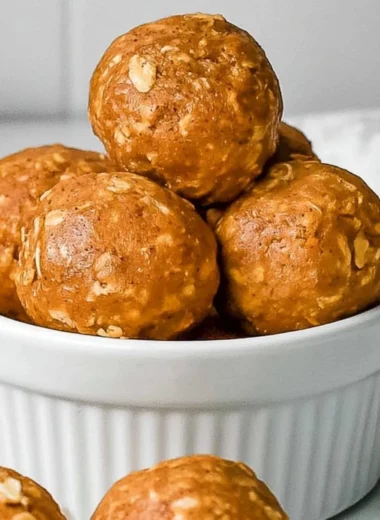 Healthy no bake pumpkin protein balls made with natural ingredients