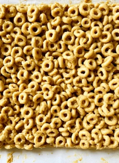 Cozy Peanut Butter and Cheerio Bars for a delicious snack