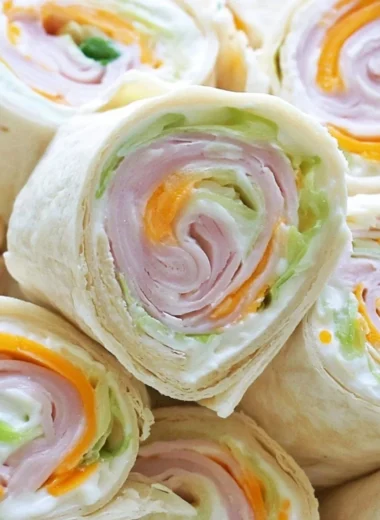 Delicious Turkey Cheddar Lunch Roll Ups with fresh ingredients.